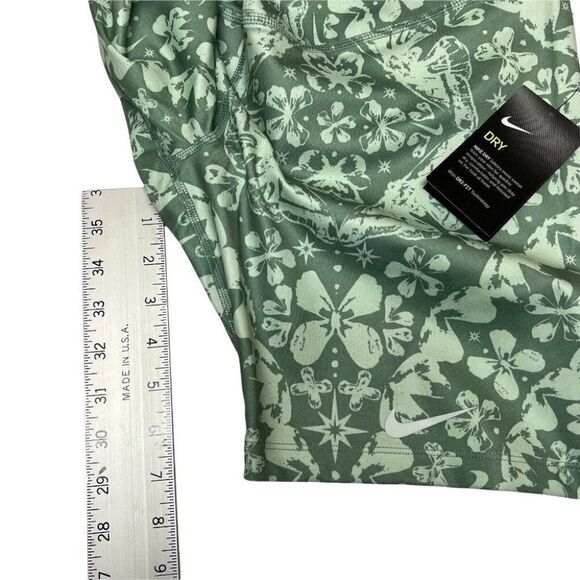 The Nike On Mid Rise Shorts Dri Fit Performance Workout Biker Floral Gym - Picture 3 of 8